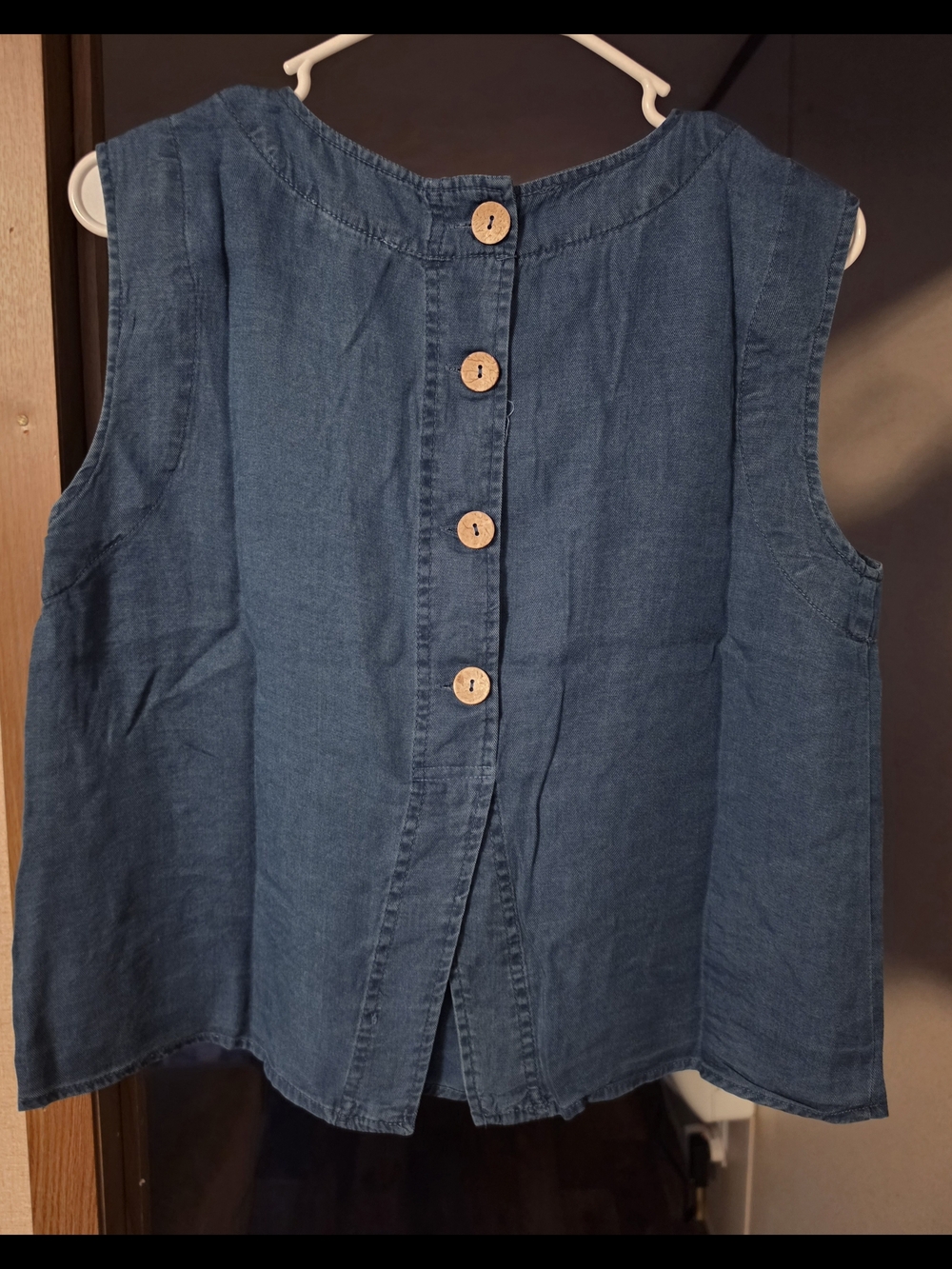 Blu Pepper Chambray Blue Sleeveless Tank Top Button Up Back